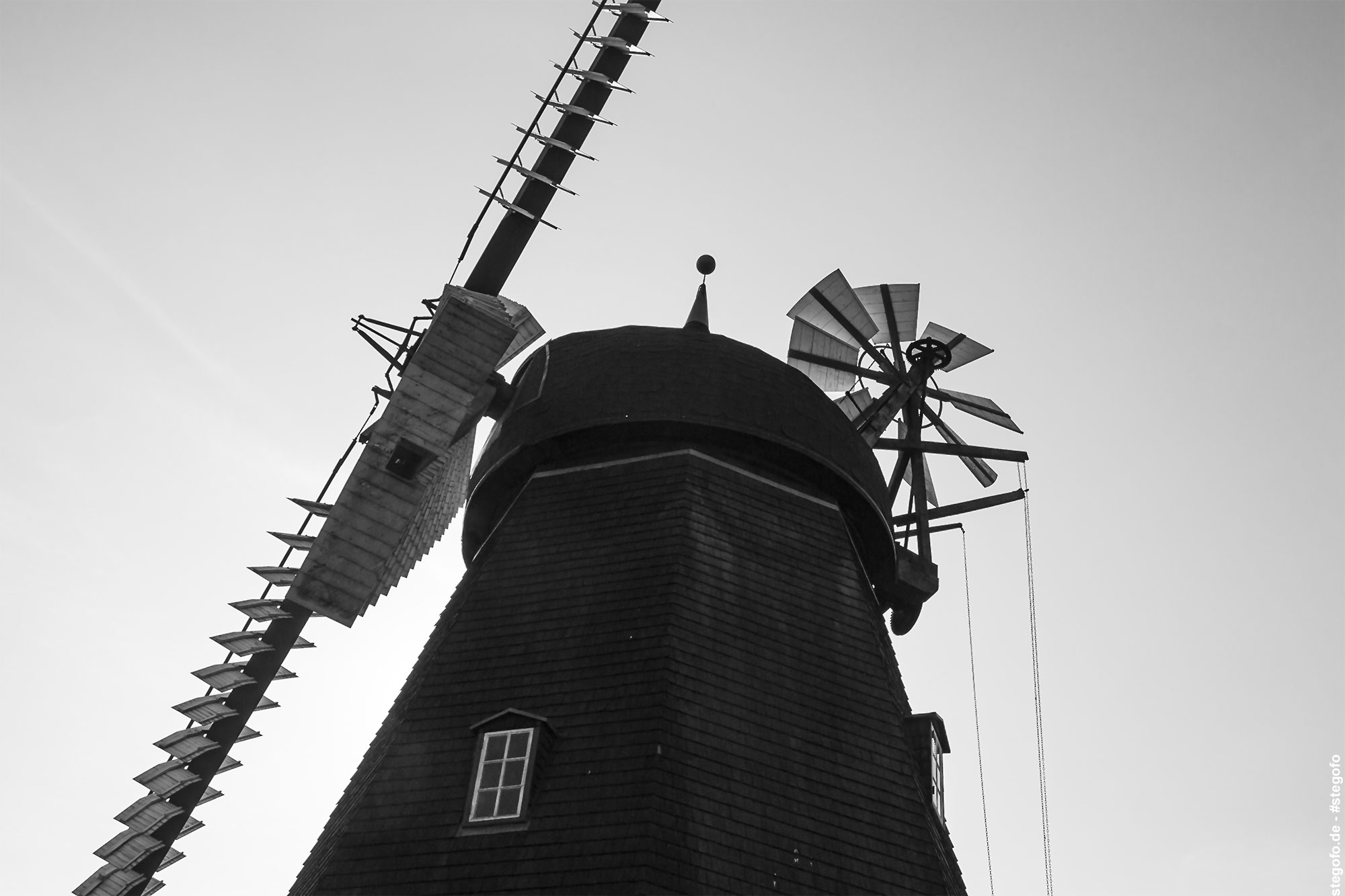 Die Windmühle im Gegenlicht