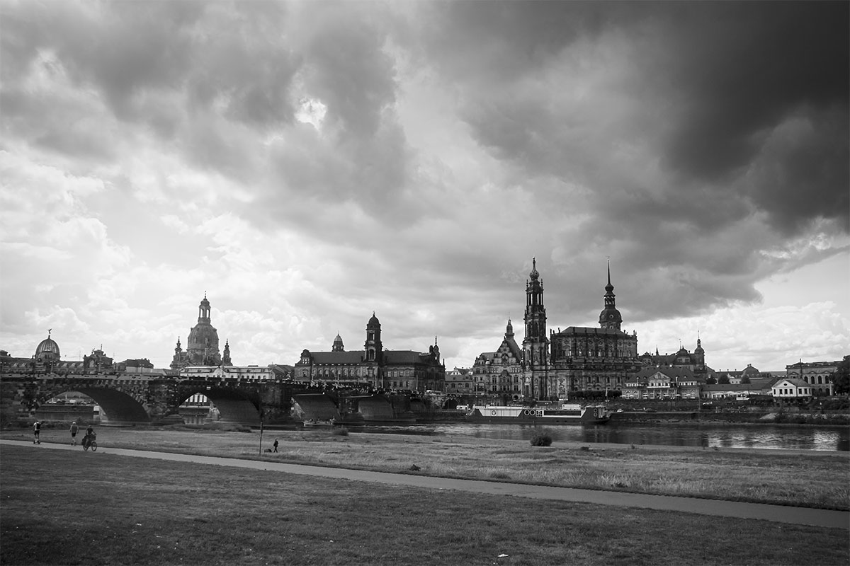 Die Skyline von Dresden (06.2022)