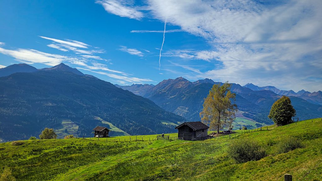 Der Blick über die Weide in Farbe - Rauris (10.2023)