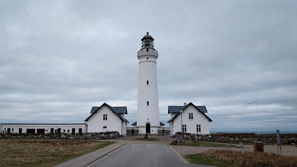 Ein schöner Ausblick auf den Leuchtturm in Hirtshals in Farbe - Nordjütland (03.2024)