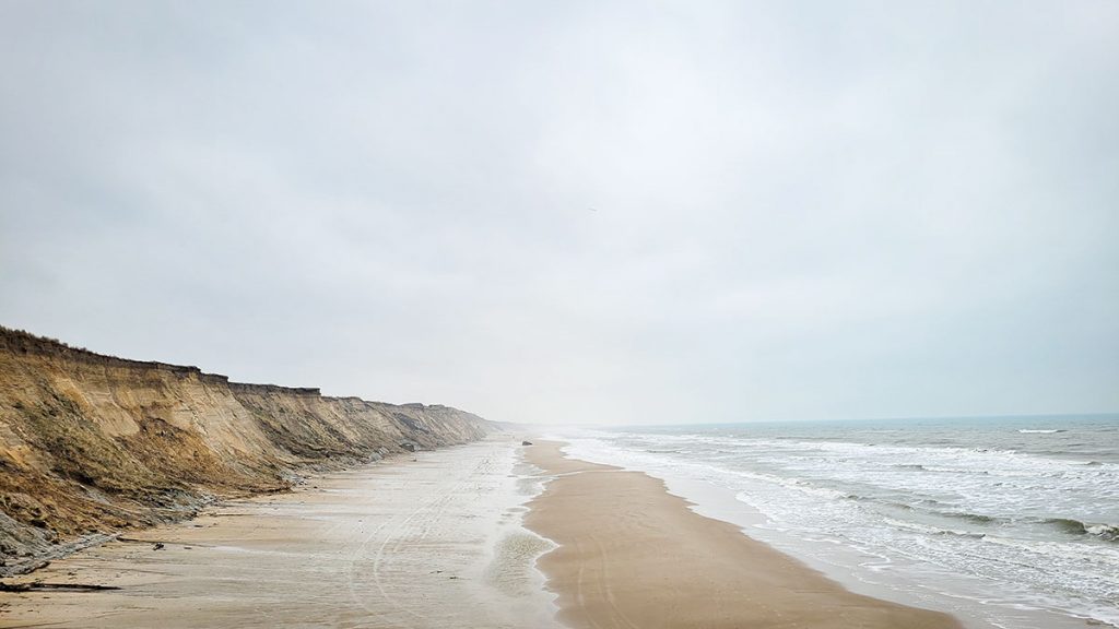 Der breite Strand und steile Küste - Nordjütland (03.2024)
