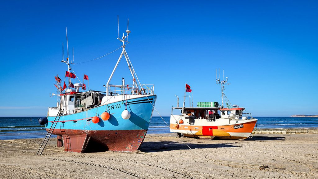 Die Fischkutter am Strand in Farbe – Løkken (03.2025)