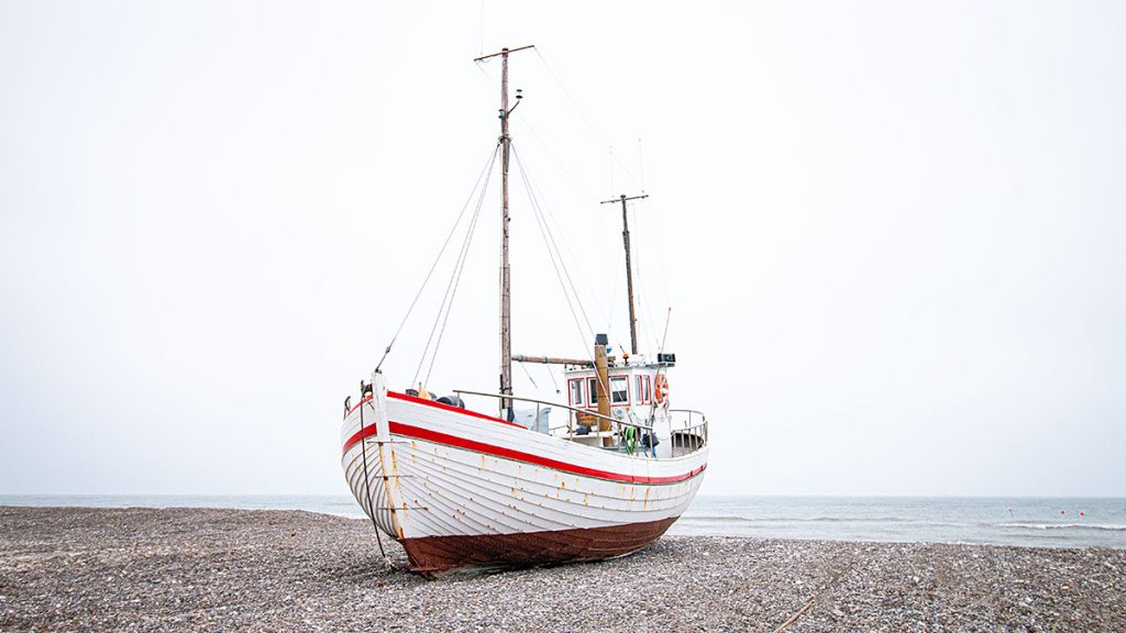 Der Fischkutter am Strand – Løkken (03.2025)