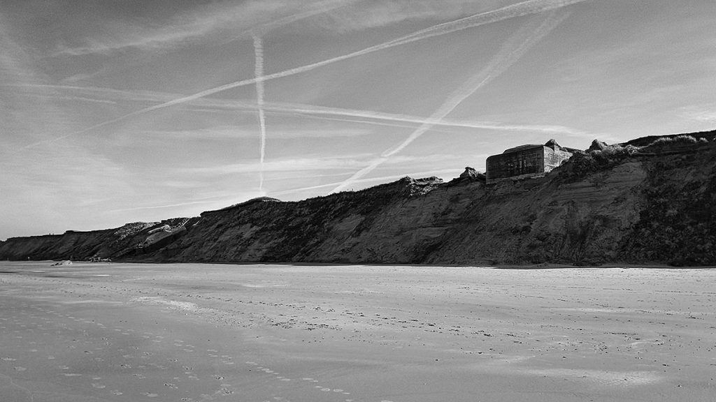 Die "fallenden" Bunker am Sandstrand - Løkken (03.2026)