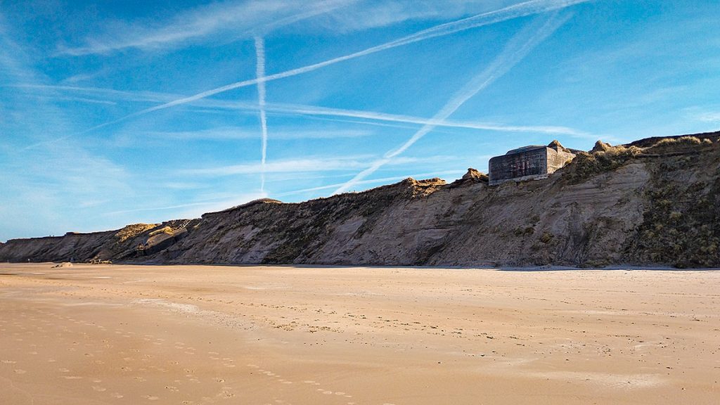 Die "fallenden" Bunker am Sandstrand - Løkken (03.2026)